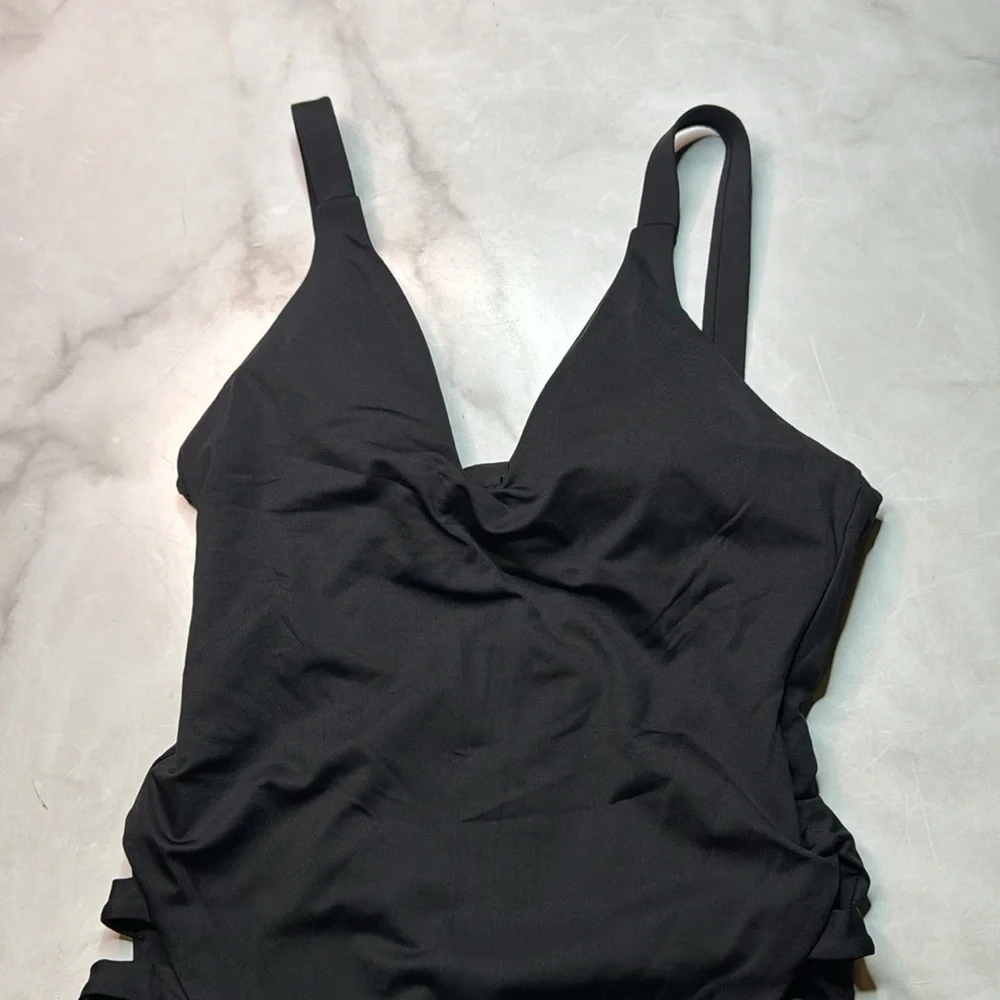 Весса Color Code Leg Inset One-Piece Swimsuit - Picture 6 of 7